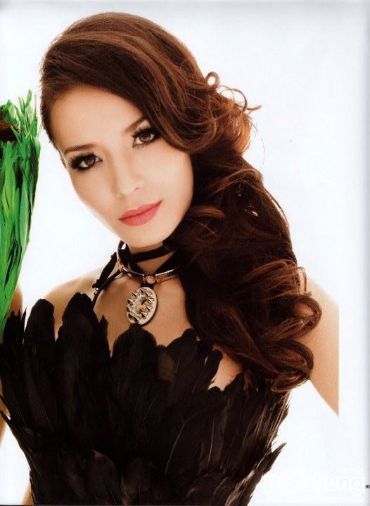 ซูซี่-สุษิรา @ HI! vol. 9 no. 8 July 2011