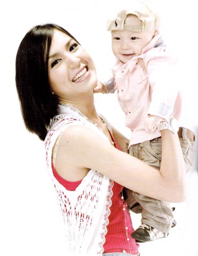 พลอย ชิดจันทร์ กับครอบครัวที่ น่ารัก