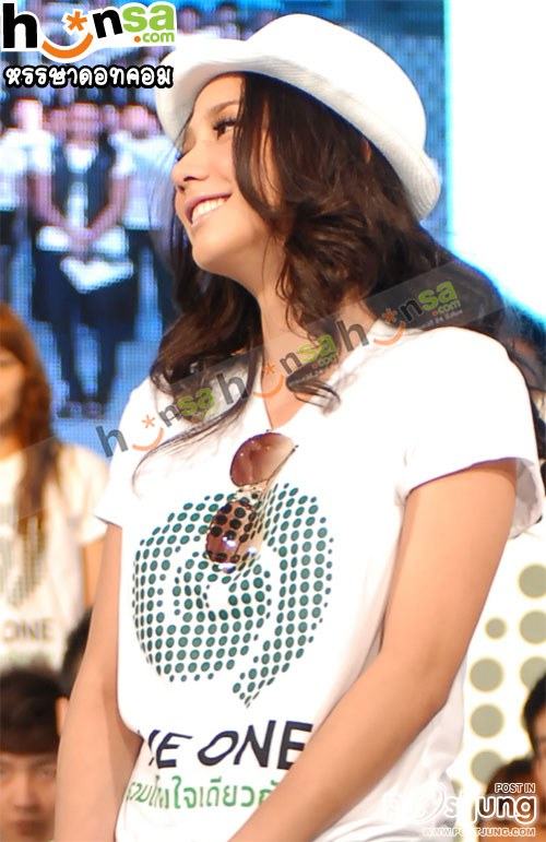 อั้ม พัชราภา ไม่โป๊ ! กล้องก็ตามถ่ายเพียบ! หน้าสด เสื้อยืด ก็สวยที่สุด