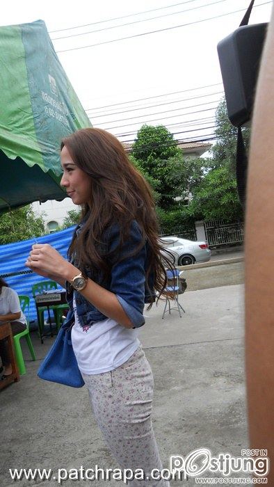 อั้ม พัชราภา ไม่โป๊ ! กล้องก็ตามถ่ายเพียบ! หน้าสด เสื้อยืด ก็สวยที่สุด