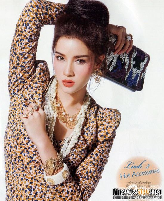 วิว วรรณรท @  LEMONADE vol. 1 no. 9 July 2011