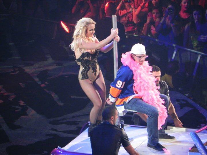 Britney Spears - Femme Fatale Tour - Uniondale NY,Aug 2 รอบที่ยี่สิบหก เจสันขึ้นมาด้วย**