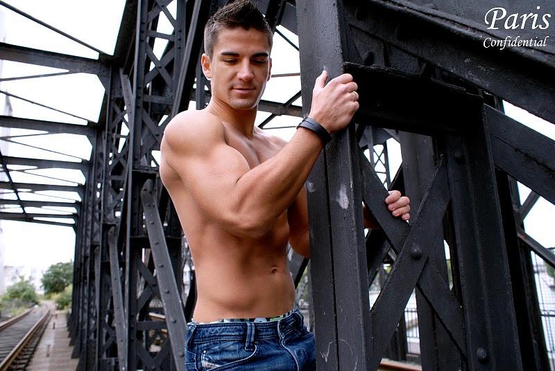 นายคนนี้หน้าเหมือนดาราชายไทยคนไหนมั้ย?