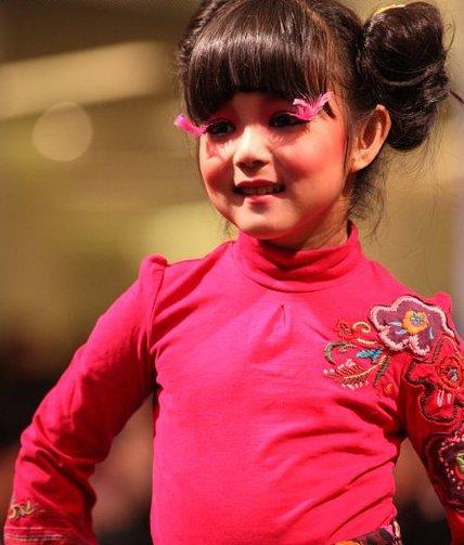 น้องใยไหม สาวน้อยสุดน่ารัก