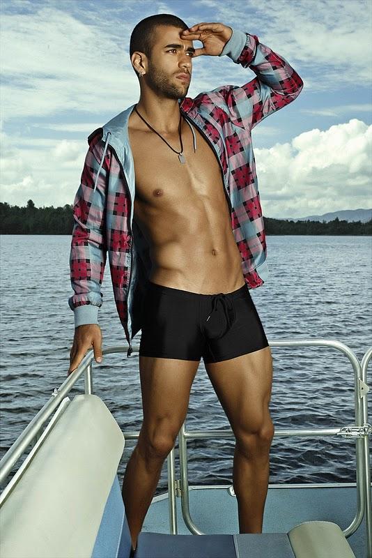 หนุ่มColombiaสุดฮ็อต ผิวเข้ม กล้ามสวย เป้าตุง ถ่ายชุดว่ายน้ำ