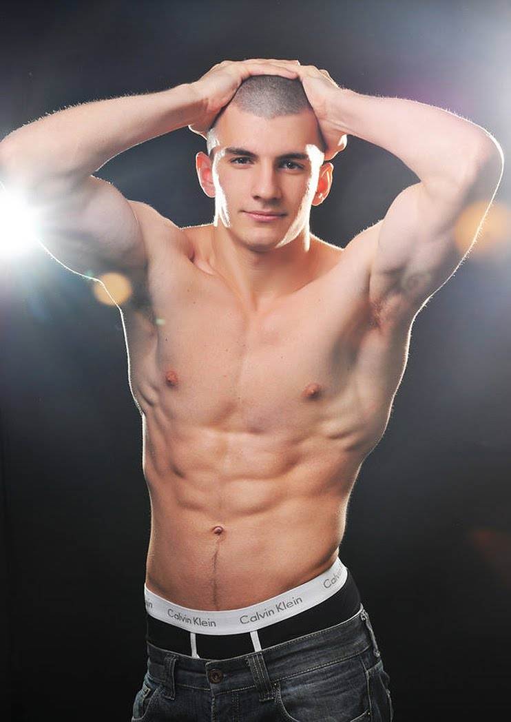 เสิร์ฟฝรั่งหล่อน่ารัก