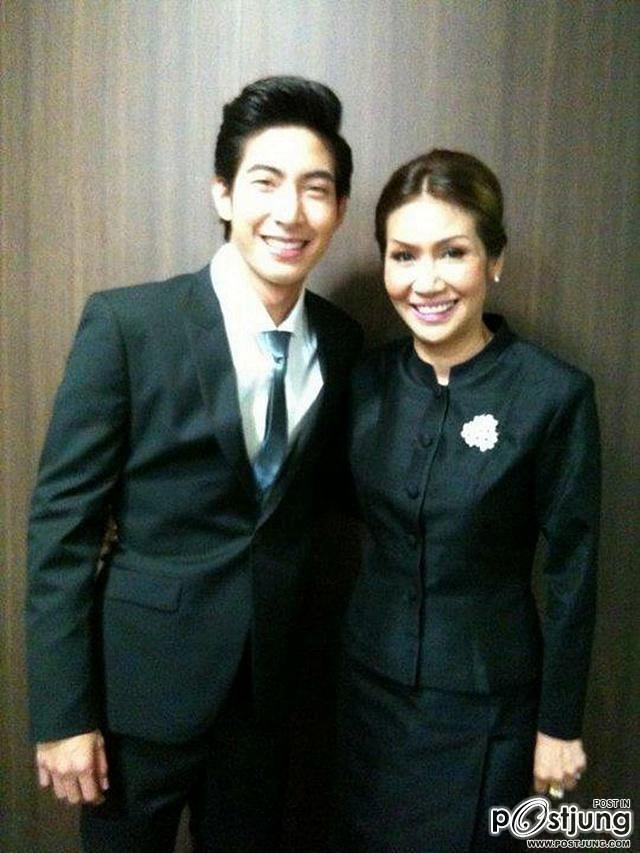 โตโน่ และ คุณแม่ รับรางวัลลูกกตัญญู-แม่ดีเด่น