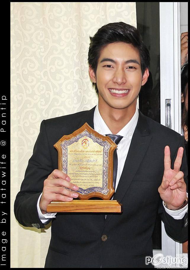 โตโน่ และ คุณแม่ รับรางวัลลูกกตัญญู-แม่ดีเด่น
