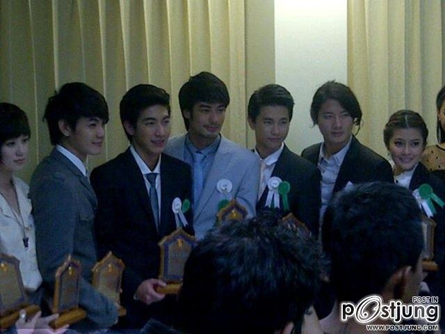 โตโน่ และ คุณแม่ รับรางวัลลูกกตัญญู-แม่ดีเด่น