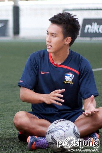 พระเอกหรือนักกีฬาหุ่นเข้าท่าดีนะ