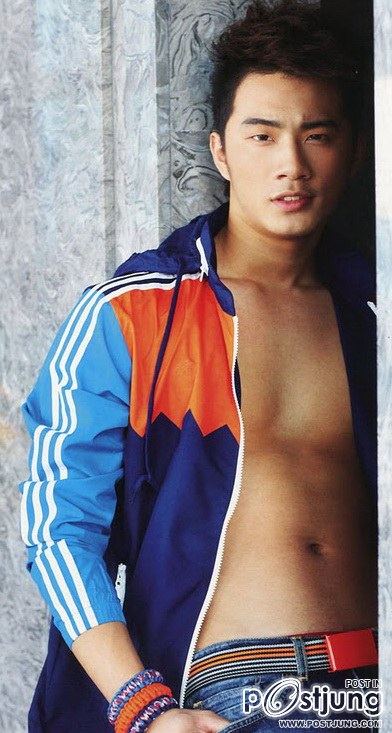 พระเอกหรือนักกีฬาหุ่นเข้าท่าดีนะ