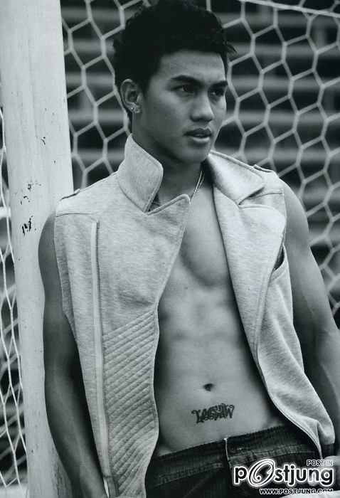 พระเอกหรือนักกีฬาหุ่นเข้าท่าดีนะ