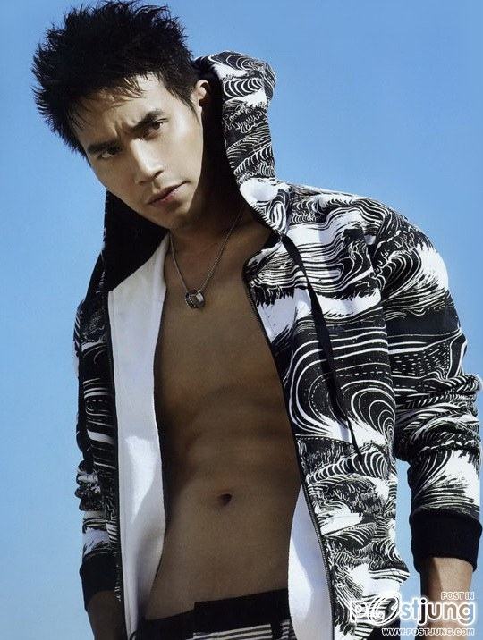 พระเอกหรือนักกีฬาหุ่นเข้าท่าดีนะ