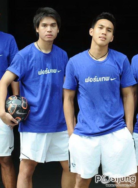 พระเอกหรือนักกีฬาหุ่นเข้าท่าดีนะ