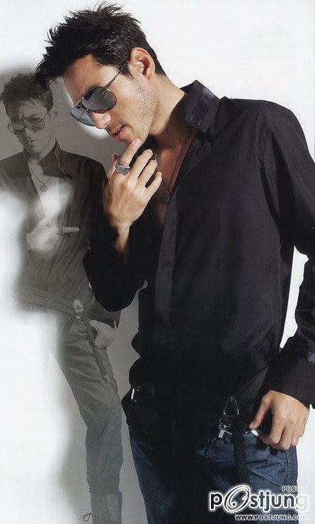 พระเอกหรือนักกีฬาหุ่นเข้าท่าดีนะ