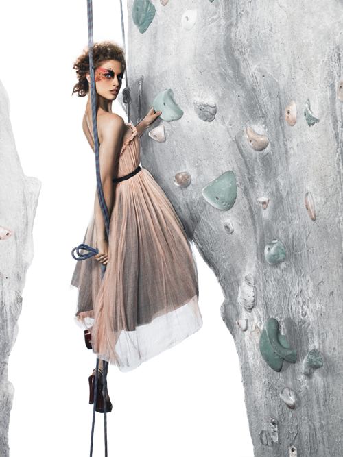 ปีนภูเขาจำลอง แล้วถ่ายแบบ เริ่ดๆเล่นดีมั้ยค่ะ