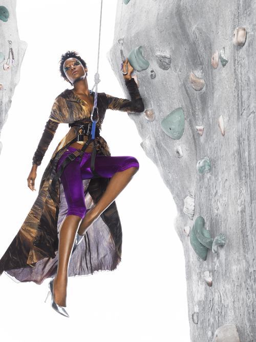 ปีนภูเขาจำลอง แล้วถ่ายแบบ เริ่ดๆเล่นดีมั้ยค่ะ