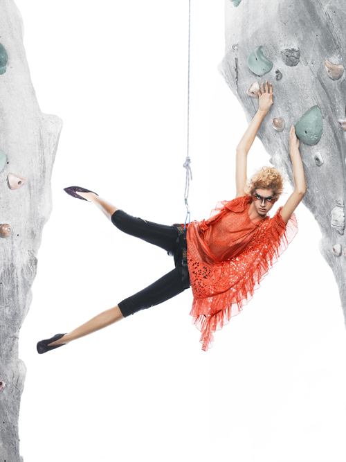 ปีนภูเขาจำลอง แล้วถ่ายแบบ เริ่ดๆเล่นดีมั้ยค่ะ