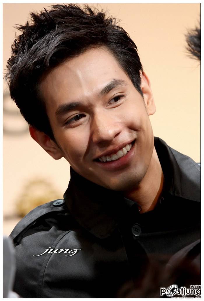 อ๋อมหล่อยิ้มละลายๆๆๆ