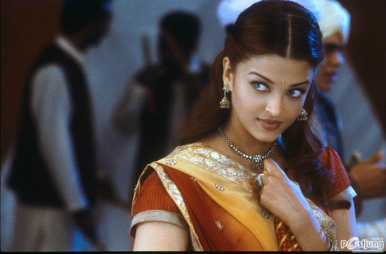 สองสาวงามแดนแขก นัยตาทะลุโลกประชันกัน