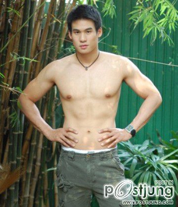 หล่อ ล่ำ ขาว ใส