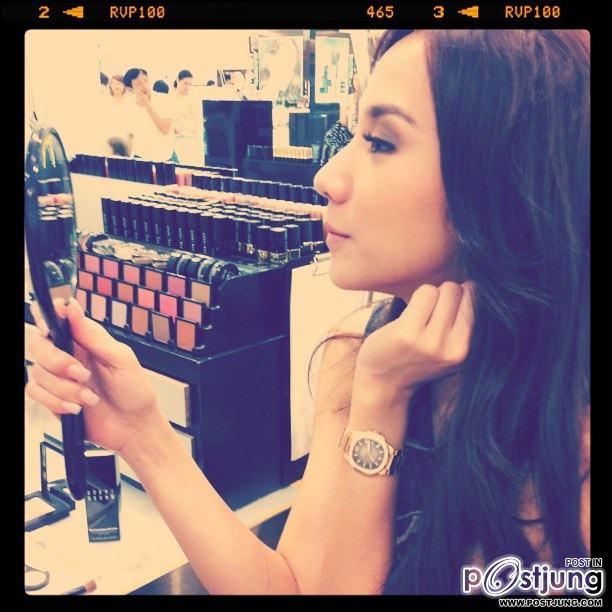 ...ขึ้น BTS...ตามอั้ม  พัชราภาไปช็อปปิ้งแบบเก๋ๆ^^