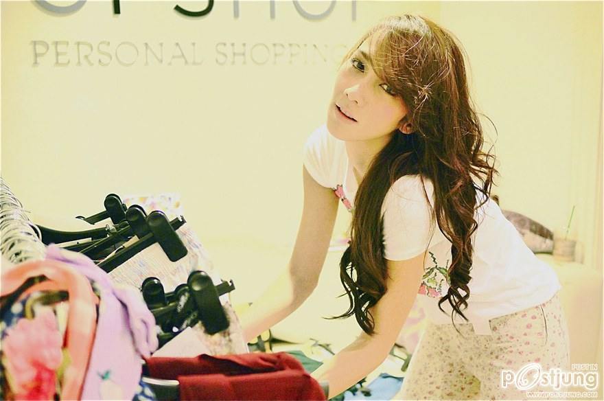 ...ขึ้น BTS...ตามอั้ม  พัชราภาไปช็อปปิ้งแบบเก๋ๆ^^