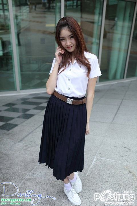 ดาร์ลิ้งค์ ชูการ์อายส์ ในชุดนิสิตนักศึกษา