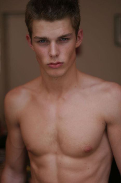 ฝรั่งเขาหล่อล่ำน่ากิน