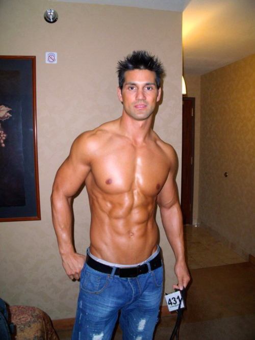 ฝรั่งเขาหล่อล่ำน่ากิน