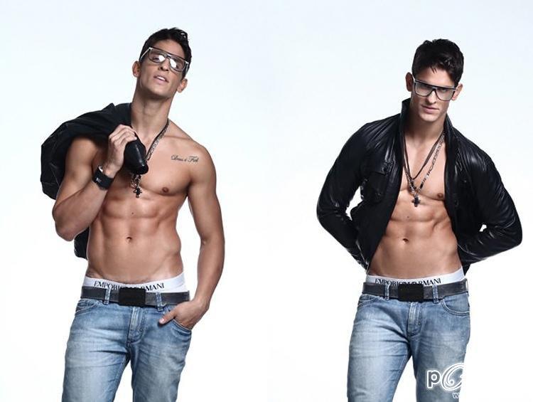 Miro Moreira @ Revista Junior August 2011