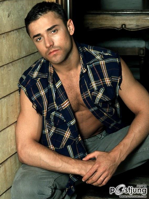 ฝาหรั่งชอบโชว์ขน