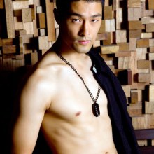 Johnny-Tri-Nguyen สายตาพิฆาต 4 โชว์