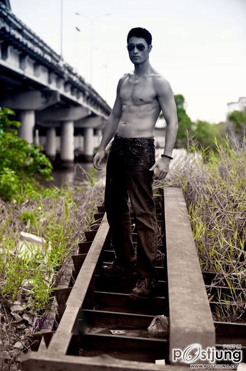 Johnny-Triสายตาพิฆาต5ขาวดำเท่ๆ