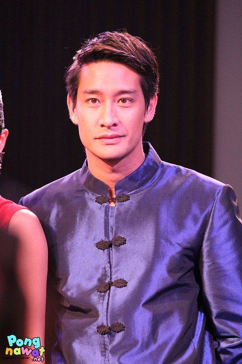 ป้อง-ณวัฒน์ งานเปิดธนาคาร UOB สาขาสามแยก