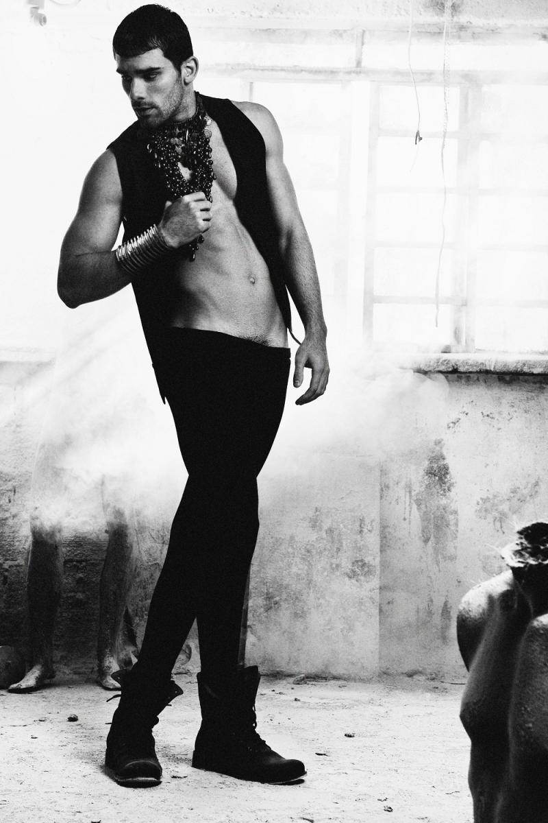 Maklon Barcaro @ Lui Magazine  August-September 2011