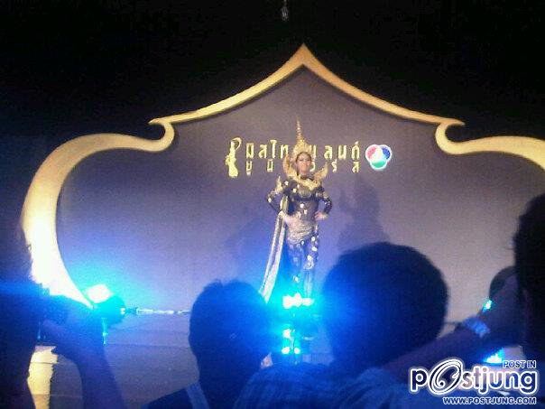 แถลงข่าว เปิดตัวชุดประจำชาติ - ชุดราตรี สำหรับน้องฟ้า เพื่อชิงมงกุฎความงาม MISS UNIVERSE 2011