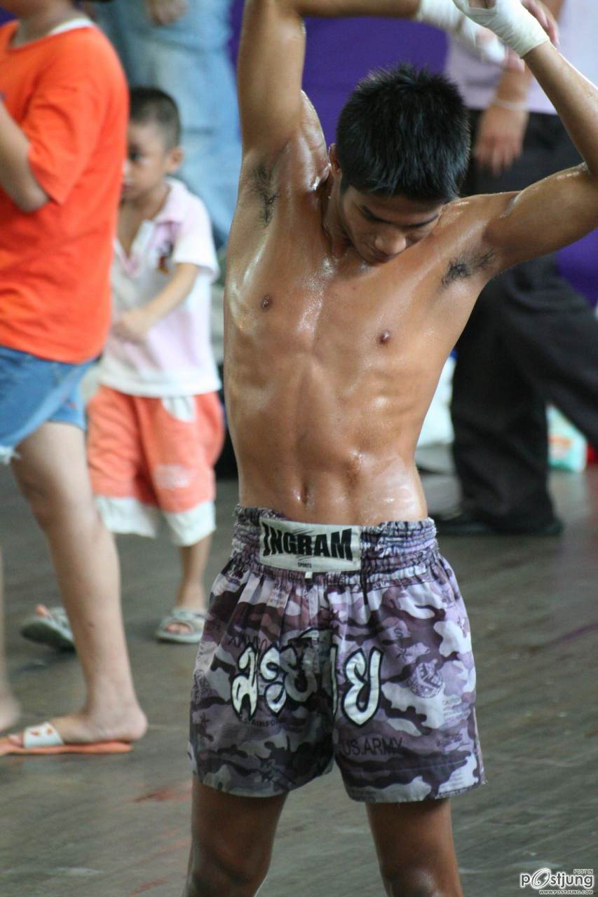 ใครแอบปลื้มหนุ่มหุ่นนักกีฬามาเลย