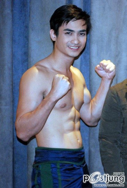 ใครแอบปลื้มหนุ่มหุ่นนักกีฬามาเลย