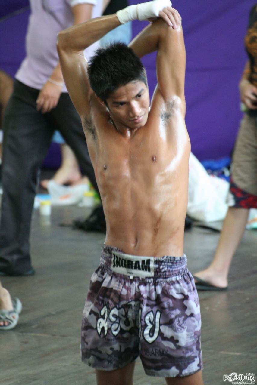 ใครแอบปลื้มหนุ่มหุ่นนักกีฬามาเลย