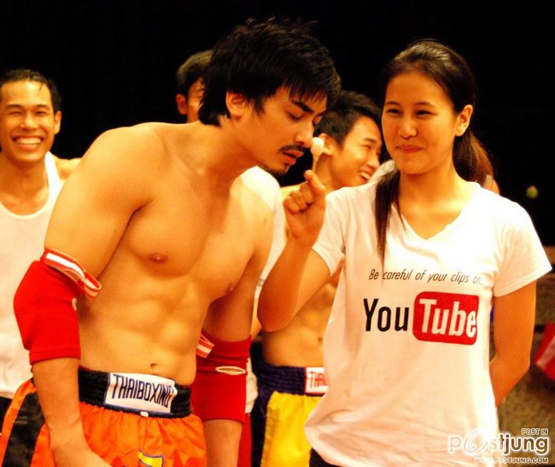 ใครแอบปลื้มหนุ่มหุ่นนักกีฬามาเลย