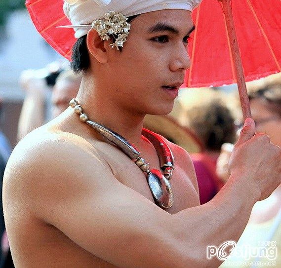 ชายไทยคมเข้ม