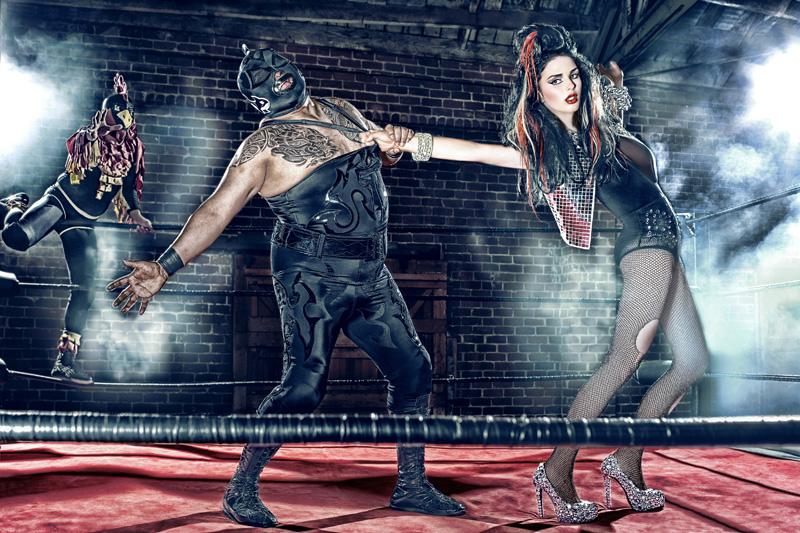 โพสท่าเริ่ดๆ กับนักมวยปล้ำของเม็กซิกัน จาก ลูช่าวาวูม