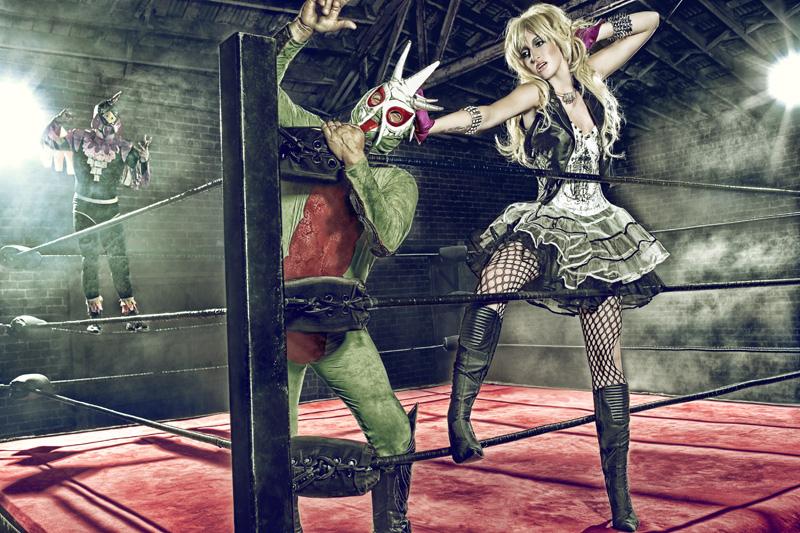 โพสท่าเริ่ดๆ กับนักมวยปล้ำของเม็กซิกัน จาก ลูช่าวาวูม