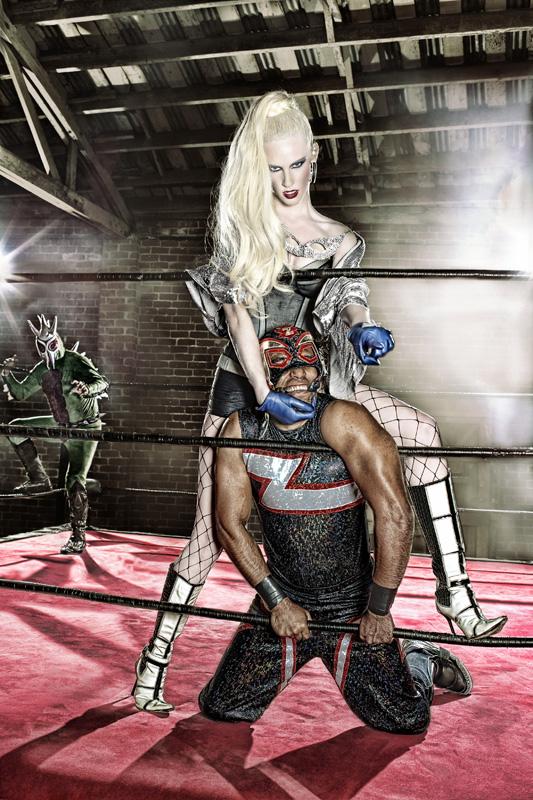 โพสท่าเริ่ดๆ กับนักมวยปล้ำของเม็กซิกัน จาก ลูช่าวาวูม