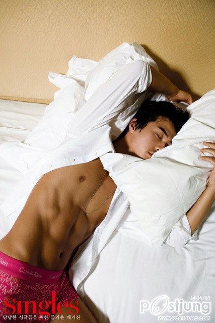 หนุ่มนอนท่า แสนอบอุ่น