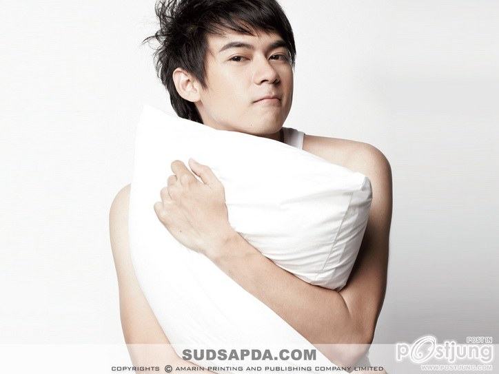 หนุ่มนอนท่า แสนอบอุ่น