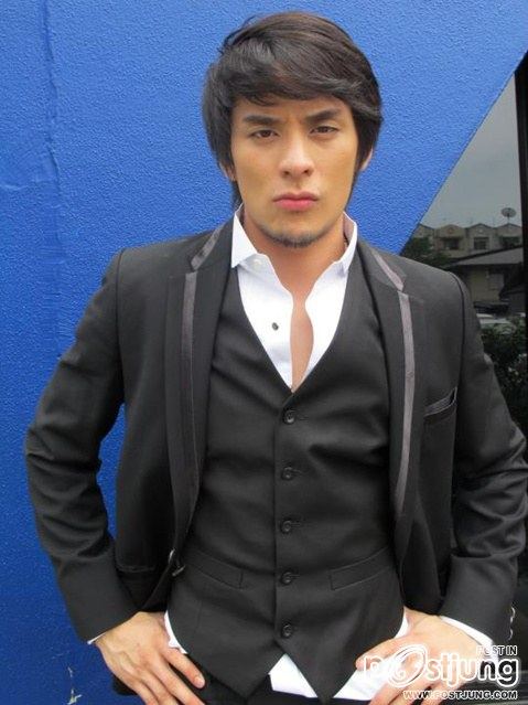 &ldquo;พิงค์กี้&ndash;สาวิกา&rdquo; งานบวงสรวงละคร ทองประกายแสด