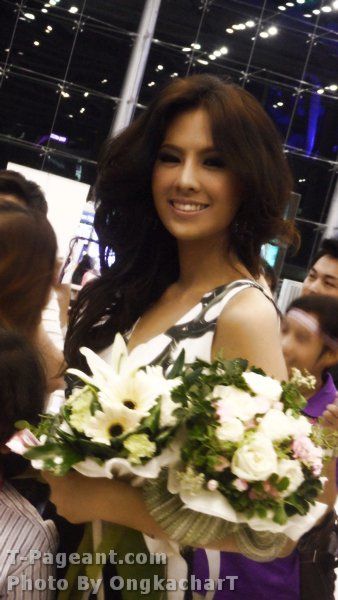 ฟ้า ชัญษร ภาพจากสนามบินคืนนี้ พร้อมบินไปประกวดสู้บราซิล