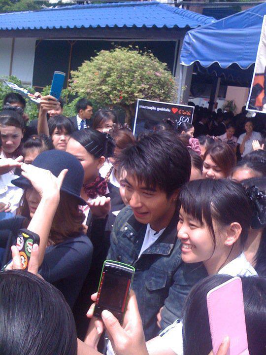 โตโน่ ถ่ายรายการที่นี่หมอชิต @ ม.ราชภัฏสวนดุสิต